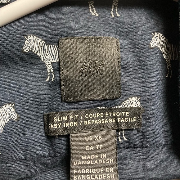 Mens H&M size XS blue with white (tailless) zebras, Fit button up shirt. - Picture 3 of 6